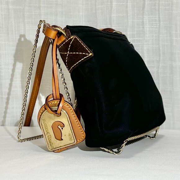 D&B Dooney and Bourke Black Nylon Embroidered Duck Crossbody Shoulder Bag Y2K - Picture 5 of 16